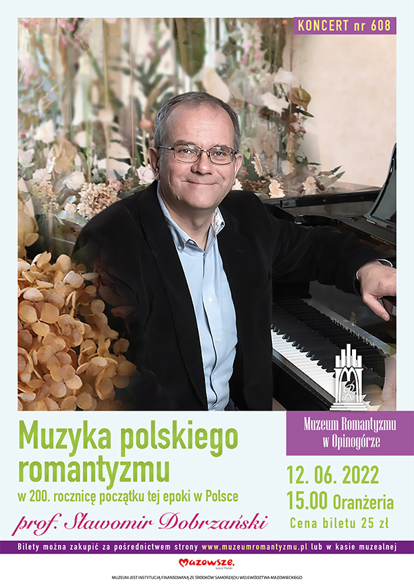 Siedzący przy fortepianie mężczyzna w średnim wieku, lekko uśmiechnięty.